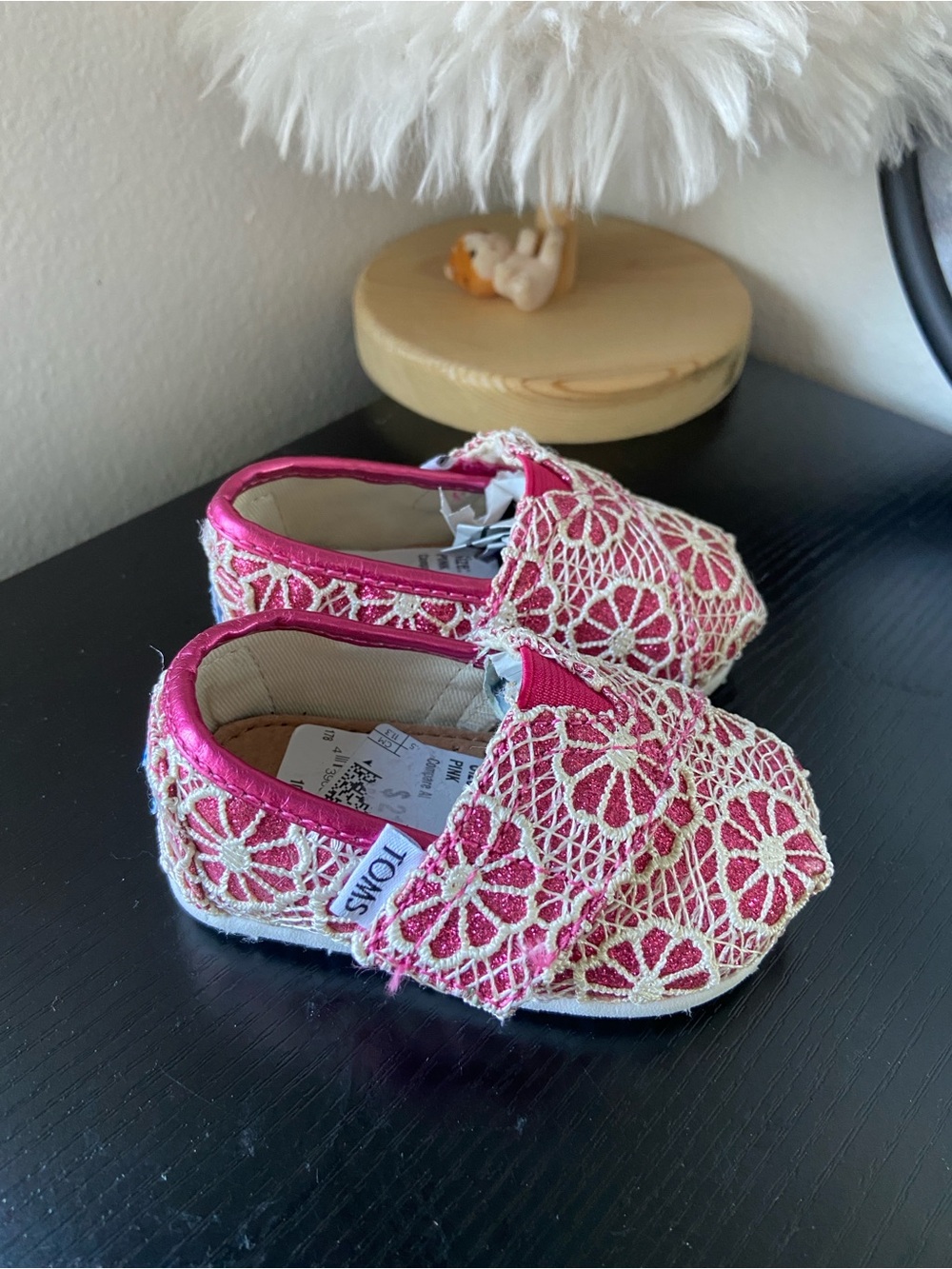 TOMS Pink Shimmer Crotchet Lace Toddler Shoes T4 NWT